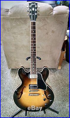 2005 Gibson USA ES-335 sunburst. Withoriginal hardcase. Barely used. No reserve