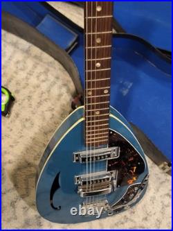 AUTHENTIC VINTAGE BLUE TEARDROP CRESCENDO GUITAR FROM BEFORE 1980 Condition VG++