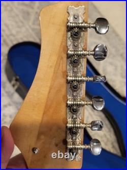 AUTHENTIC VINTAGE BLUE TEARDROP CRESCENDO GUITAR FROM BEFORE 1980 Condition VG++