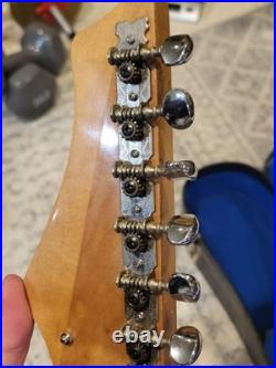 AUTHENTIC VINTAGE BLUE TEARDROP CRESCENDO GUITAR FROM BEFORE 1980 Condition VG++