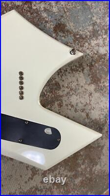 B. C. Rich Electric Guitar Warlock White 6 String 24 Frets Used Product USED B. C. Rich Electric Guitar Warlock White 6 String 24 Frets Used Product USED