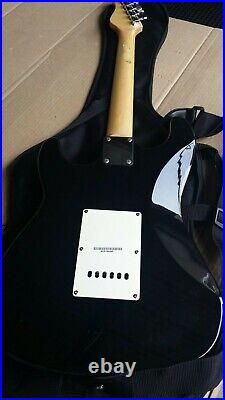 Behringer Electric Guitar N0381902260 With Soft Case LW