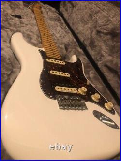 Fender Player Series Stratocaster HSS Customize White Electric Guitar