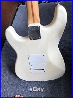 Fender Standard Stratocaster Arctic White made in mexico