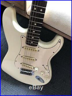 Fender Standard Stratocaster Arctic White made in mexico