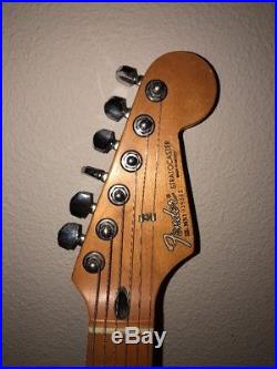 Fender Standard Stratocaster Electric Guitar Mono/Stereo
