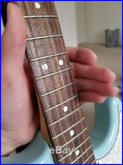Fender Tom Delonge Stratocaster Daphne Blue Electric Guitar Blink 182 AVA Airwav