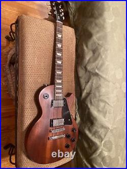 Gibson Les Paul Studio 06. Mahogany Body. Original Hard Shelll Case, Strap