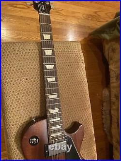 Gibson Les Paul Studio 06. Mahogany Body. Original Hard Shelll Case, Strap