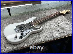 Squier Affinity HSS Stratocaster Electric Guitar Good Condition White 87377