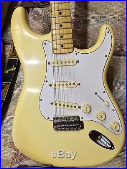 Vintage 1975 Fender Stratocaster. 3 Bolt Maple neck blonde Body. Plays Great