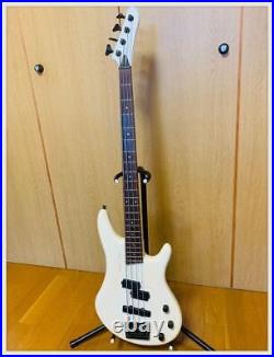 YAMAHA MOTION B bass with soft case