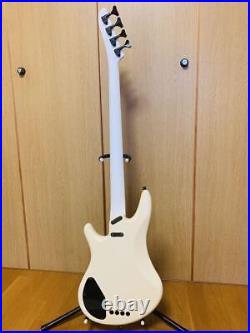 YAMAHA MOTION B bass with soft case