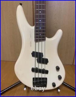 YAMAHA MOTION B bass with soft case